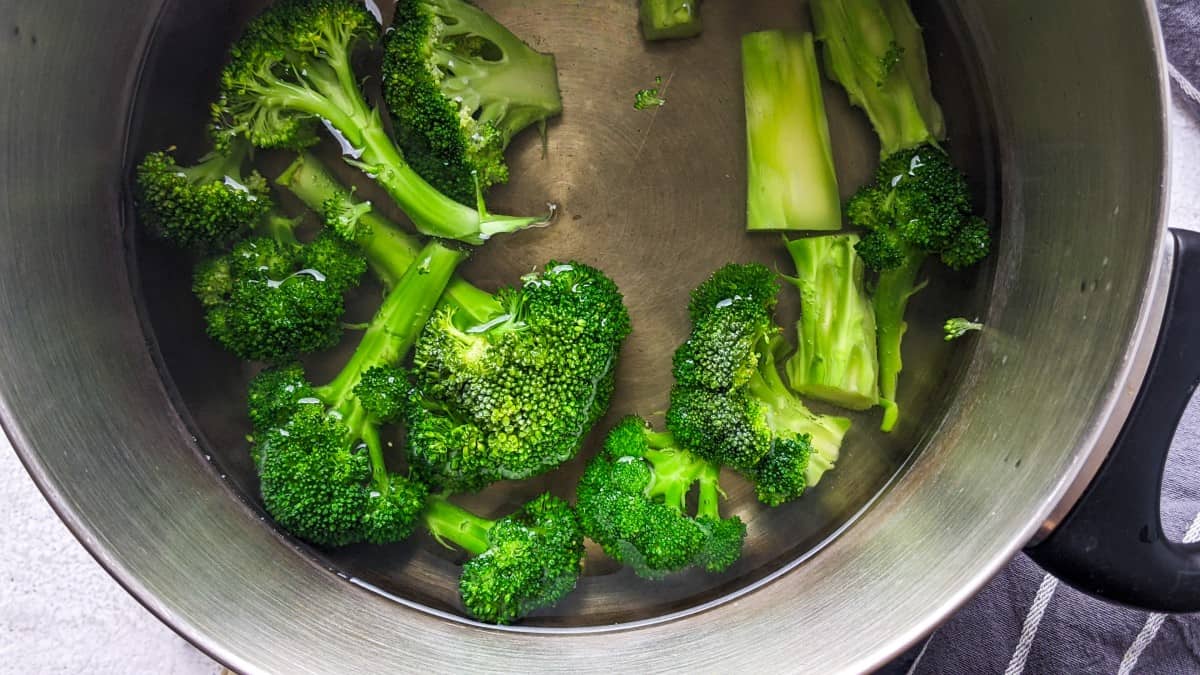 Boiling broccoli florets in water.