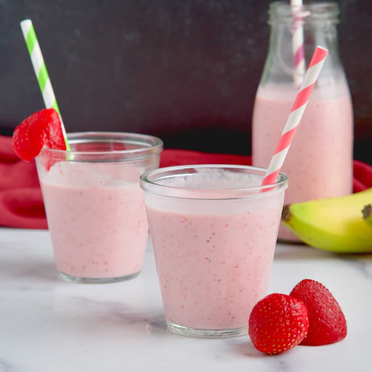 Strawberry Banana Smoothie With Yogurt