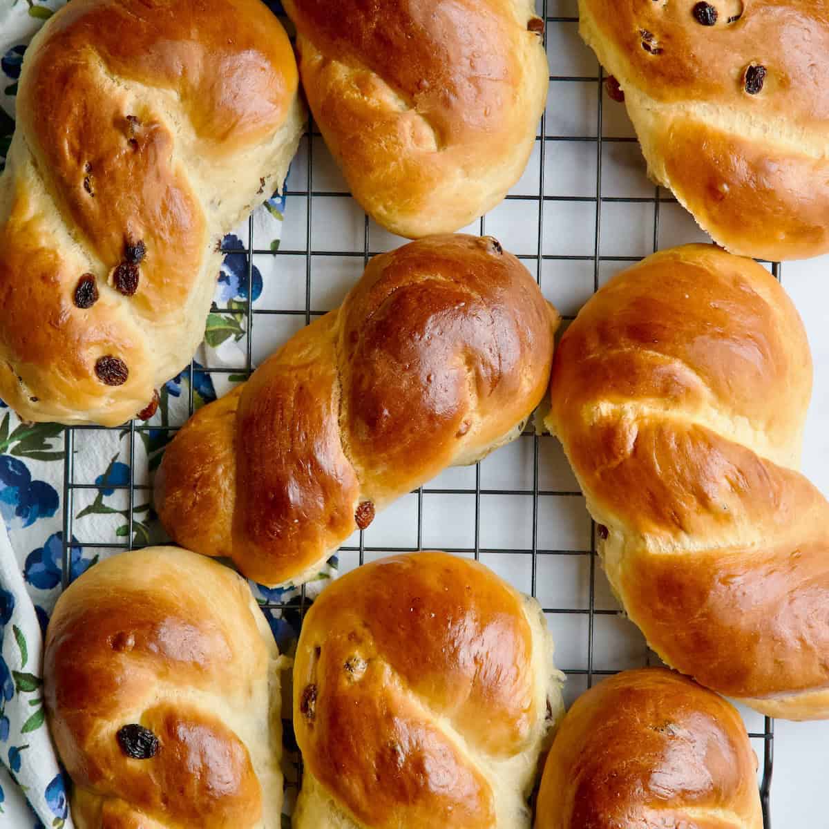 Mini Braided Brioche With Raisins